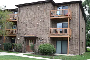 2258 Abbeywood Dr in Lisle, IL - Building Photo