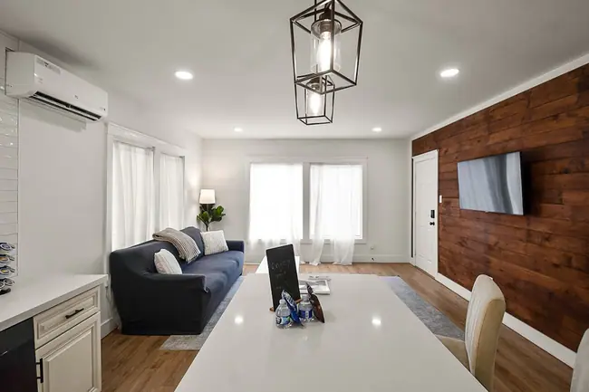 102 Lockwood Dr
