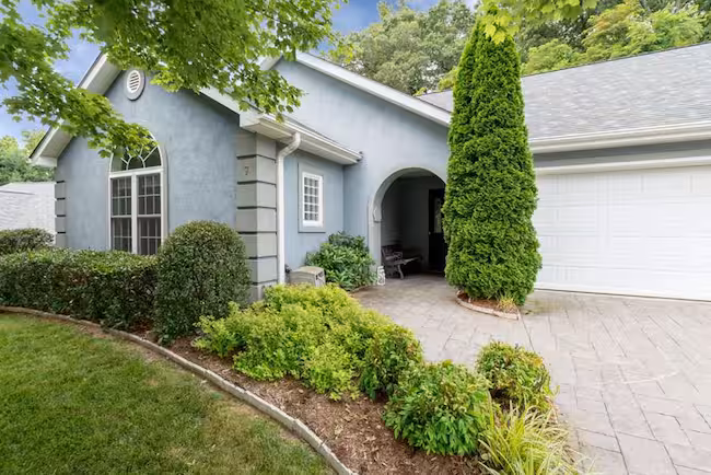 property at 7 Stonebridge Dr