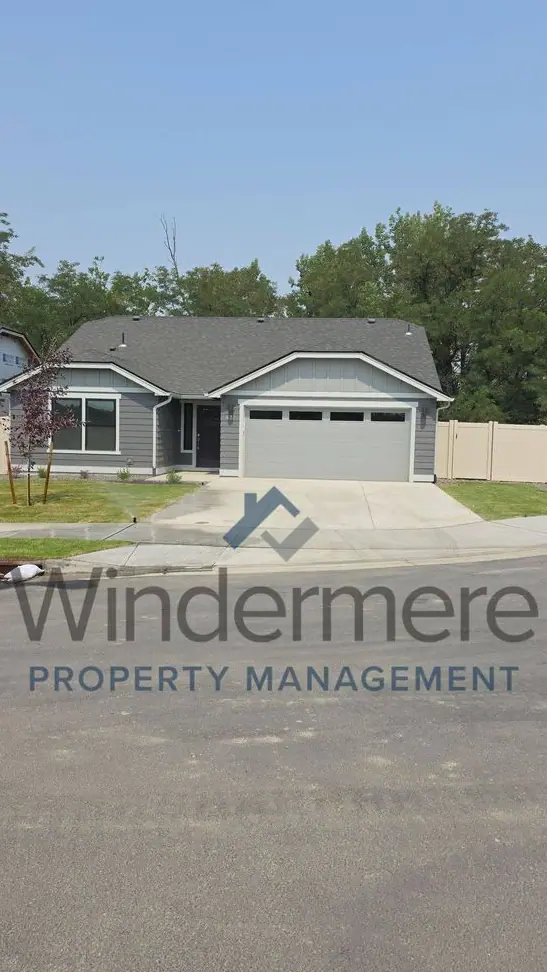 property at 637 Kingbird Ct